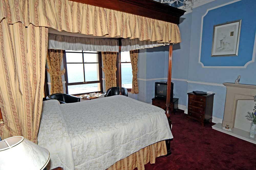 No: 1 The Esplanade Guest Accommodation. Тенби Екстериор снимка