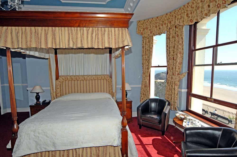 No: 1 The Esplanade Guest Accommodation. Тенби Екстериор снимка