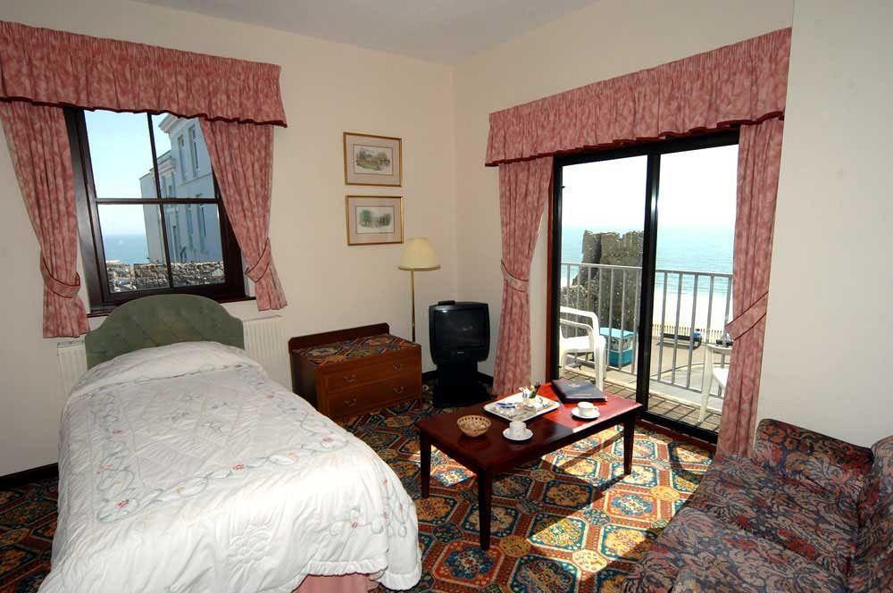 No: 1 The Esplanade Guest Accommodation. Тенби Екстериор снимка