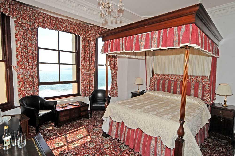No: 1 The Esplanade Guest Accommodation. Тенби Екстериор снимка