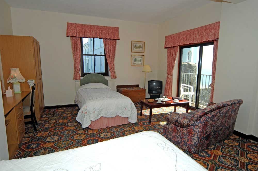No: 1 The Esplanade Guest Accommodation. Тенби Екстериор снимка