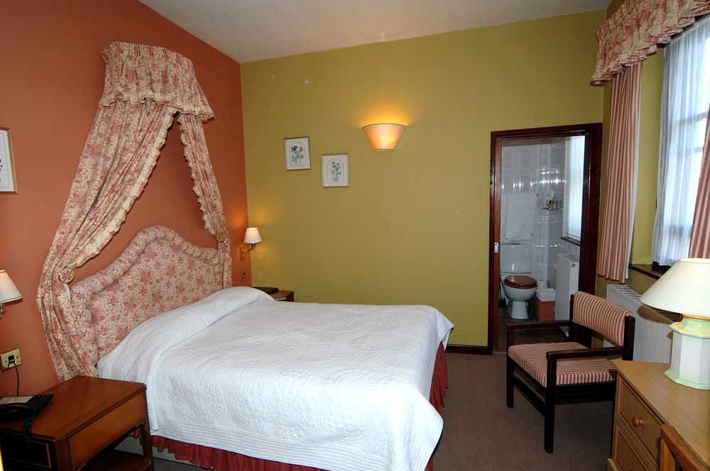 No: 1 The Esplanade Guest Accommodation. Тенби Екстериор снимка
