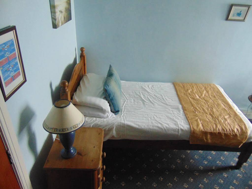 No: 1 The Esplanade Guest Accommodation. Тенби Екстериор снимка